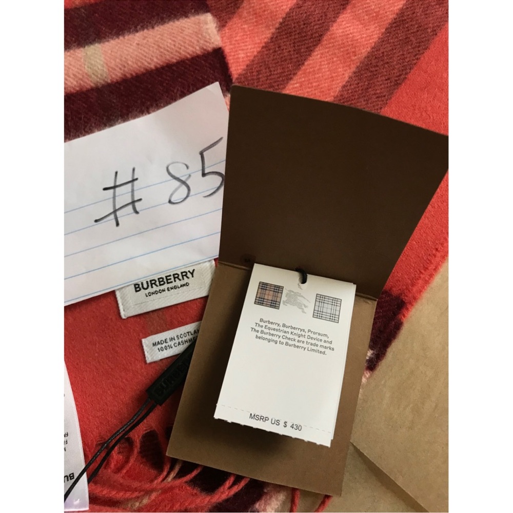 Nwt Burberry cashmere scarf - Picture 9 of 12